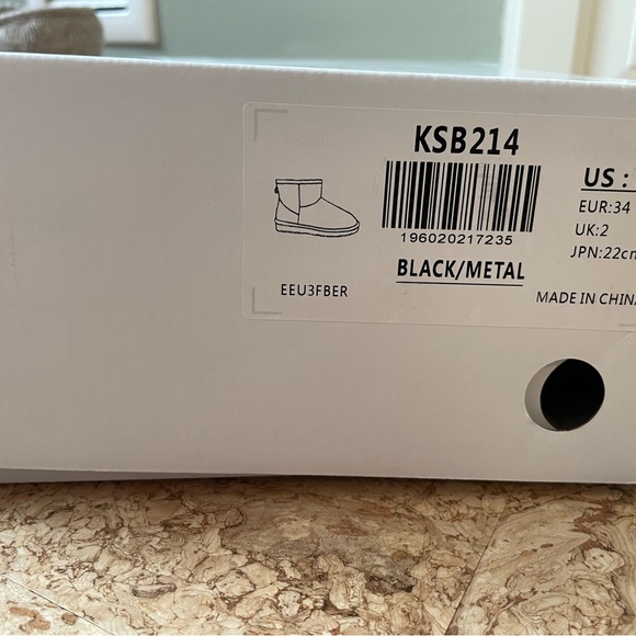 New In Box. Kids booties. Metal and Black. Dream Pairs brand. Size 3. - Picture 5 of 6